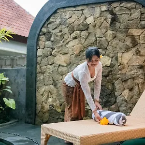 Madhawa & Villa